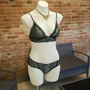 NWT: Green Lace Bralette & Panty Set
